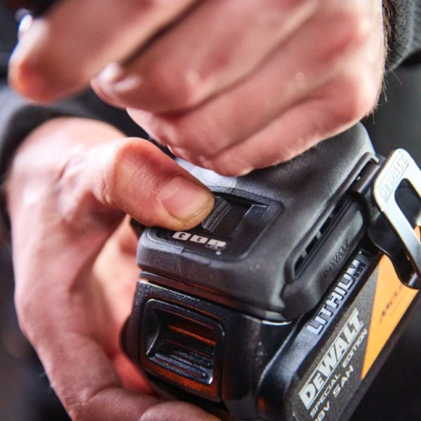 Фото - Шуруповерт DeWALT DCF86MP2T